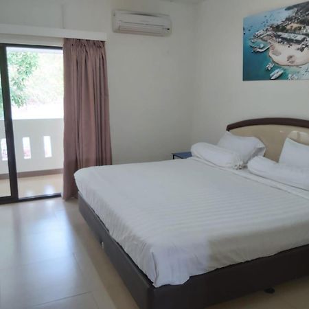 Hotel Larensia Labuan Bajo Bilik gambar