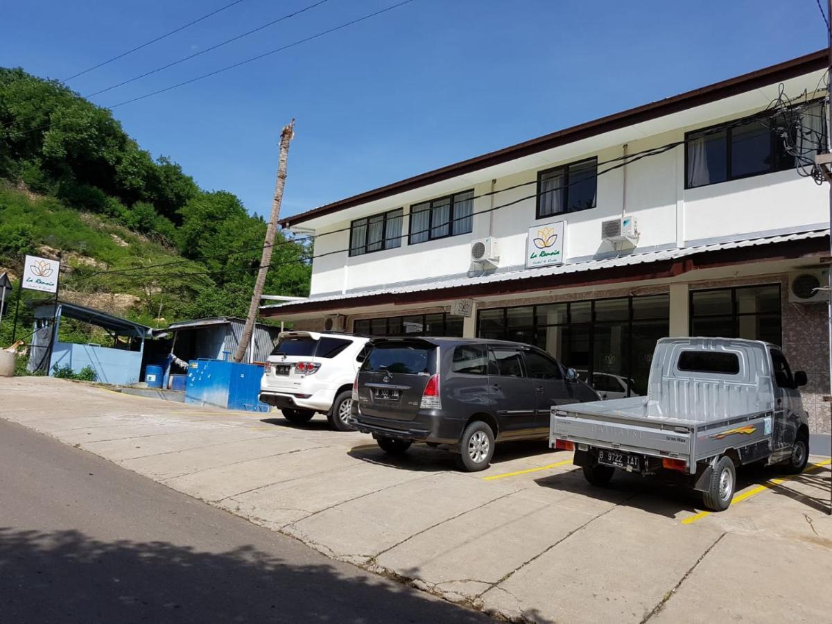 Hotel Larensia Labuan Bajo Luaran gambar