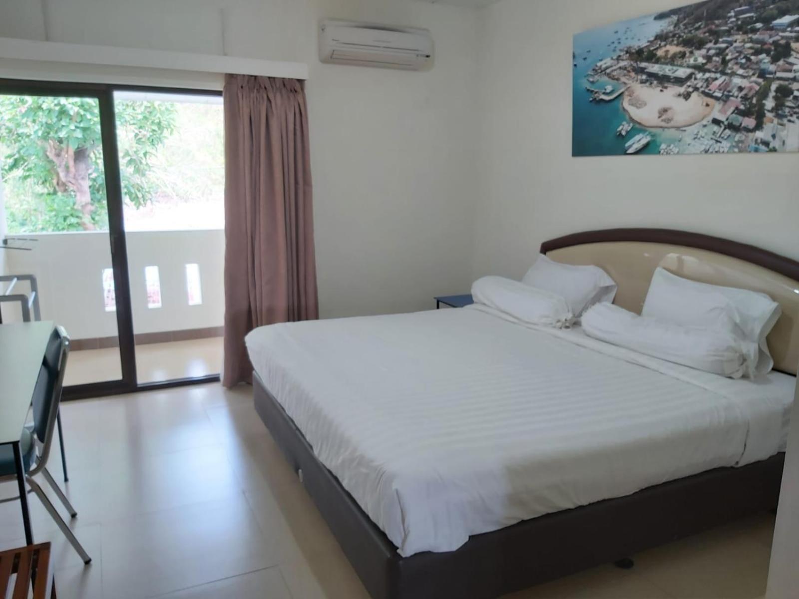 Hotel Larensia Labuan Bajo Bilik gambar