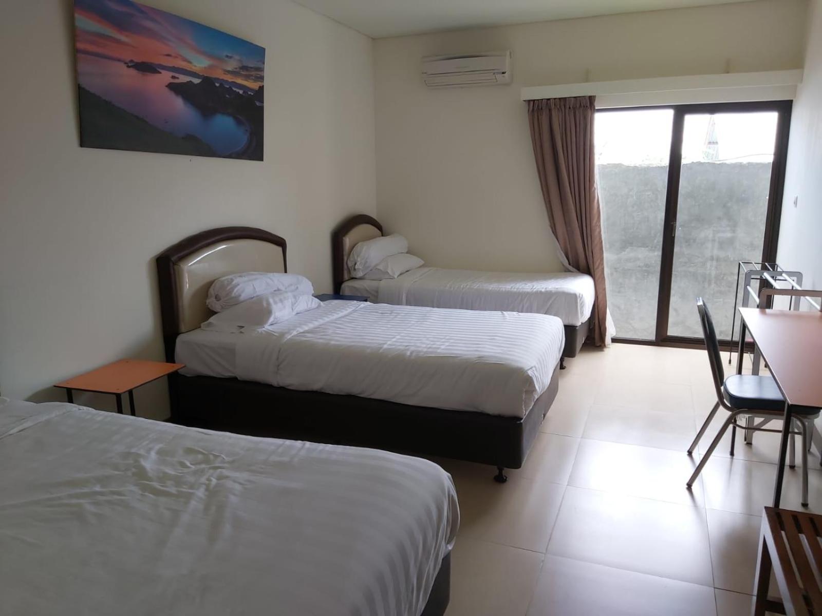 Hotel Larensia Labuan Bajo Bilik gambar